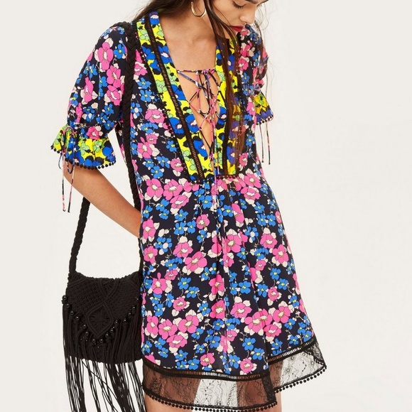 Topshop Dresses & Skirts - Topshop Floral Print Mini Shift Dress
